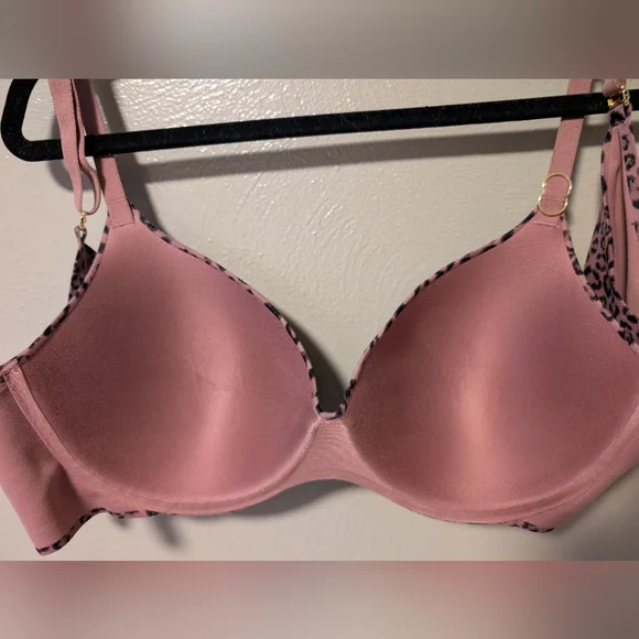Victoria’s Secret Body By Victoria Lined Perfect Bra 38D. Adjustable Straps. - Picture 7 of 8